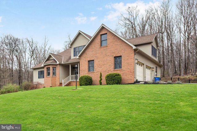9718 WOODLAND DR, Hanover, PA 17331