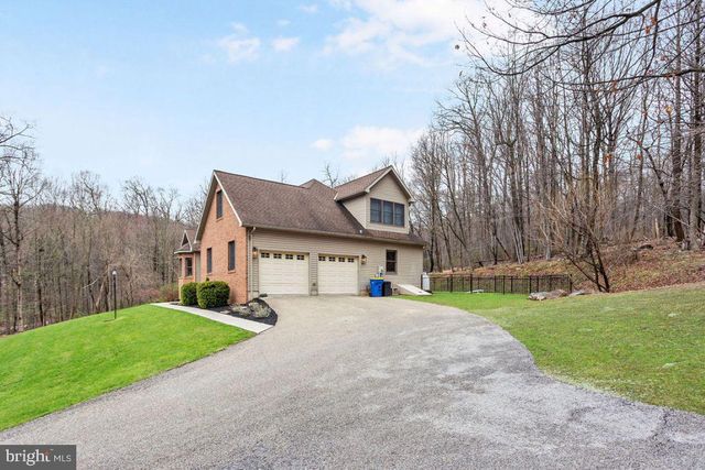 9718 WOODLAND DR, Hanover, PA 17331