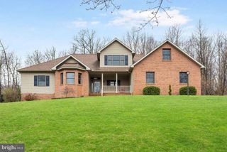 9718 WOODLAND DR, Hanover, PA 17331