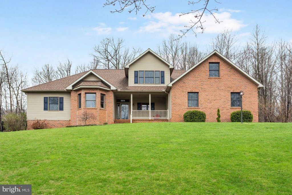 9718 WOODLAND DR, Hanover, PA 17331