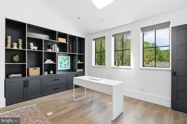 7101 LONGWOOD DR, Bethesda, MD 20817
