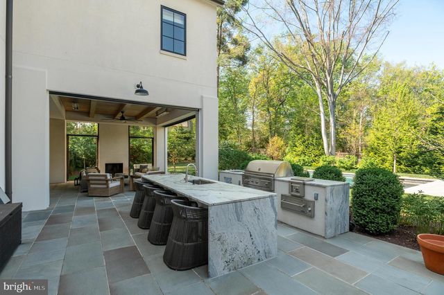 7101 LONGWOOD DR, Bethesda, MD 20817