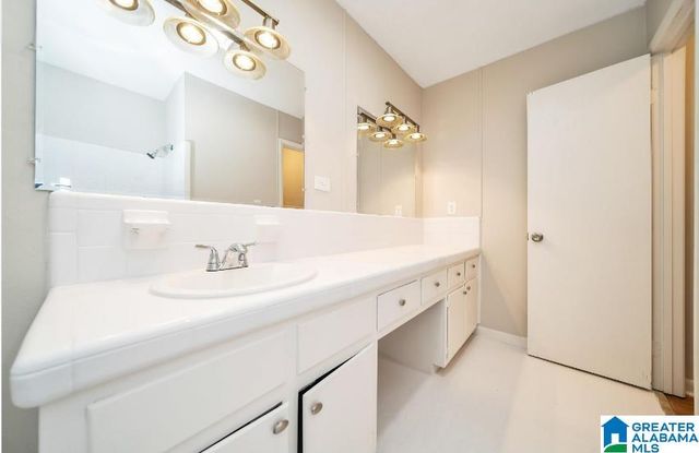 704 AVENUE I, Bessemer, AL 35020