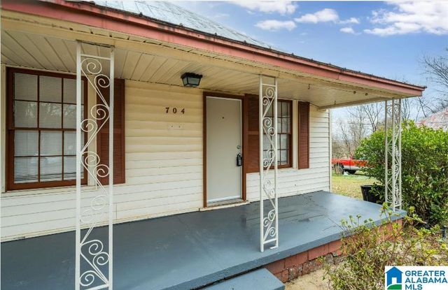 704 AVENUE I, Bessemer, AL 35020
