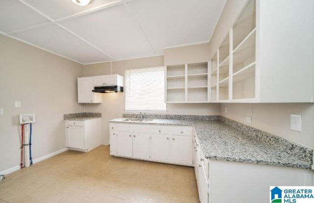 704 AVENUE I, Bessemer, AL 35020