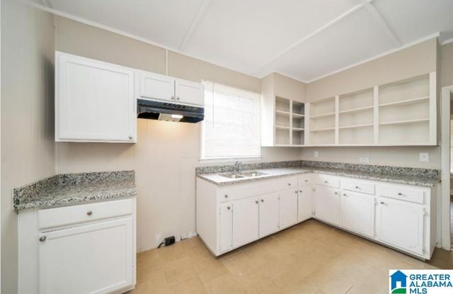 704 AVENUE I, Bessemer, AL 35020