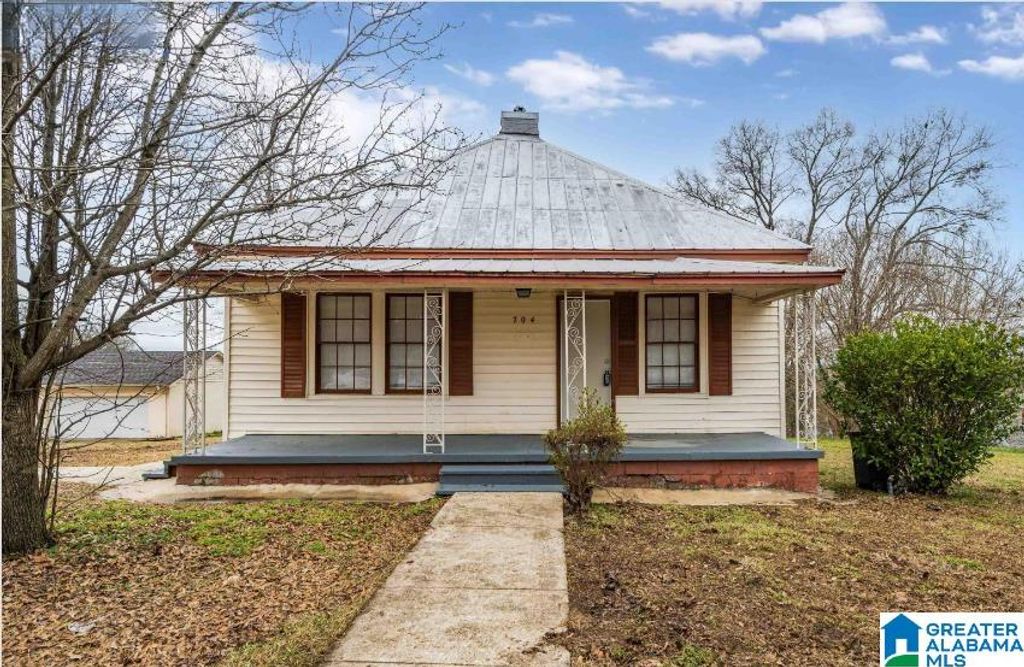 704 AVENUE I, Bessemer, AL 35020
