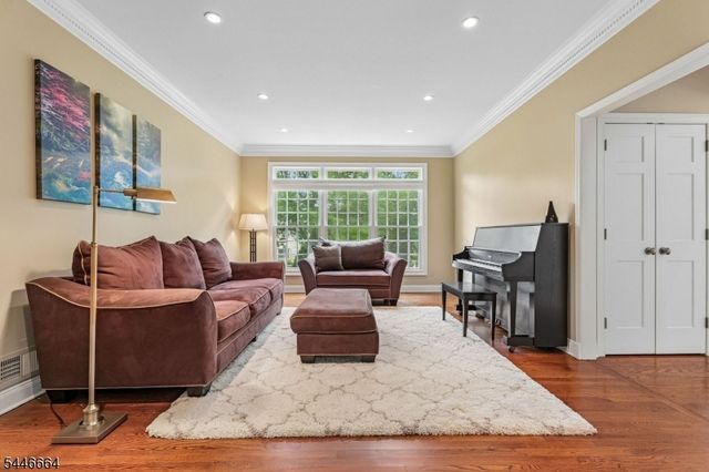 4 Hawkes Ct, Bridgewater Twp., NJ 08807
