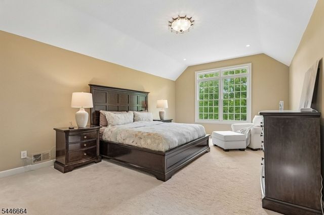 4 Hawkes Ct, Bridgewater Twp., NJ 08807