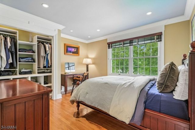 4 Hawkes Ct, Bridgewater Twp., NJ 08807