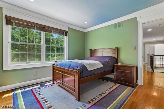 4 Hawkes Ct, Bridgewater Twp., NJ 08807