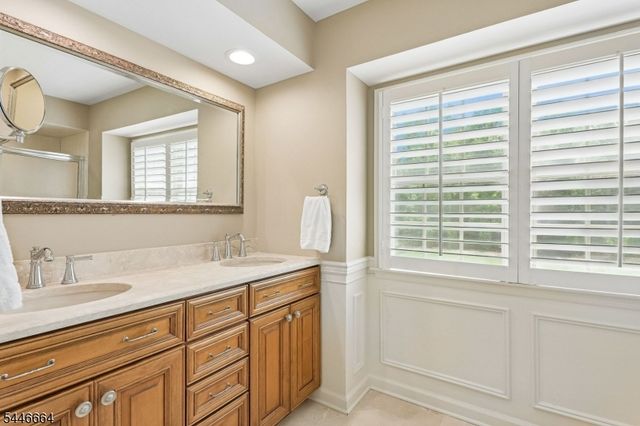 4 Hawkes Ct, Bridgewater Twp., NJ 08807
