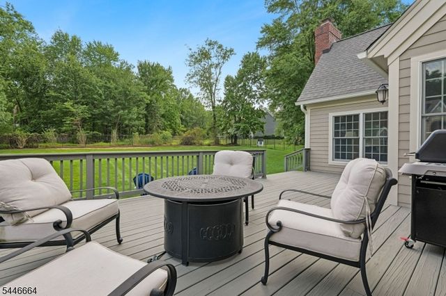 4 Hawkes Ct, Bridgewater Twp., NJ 08807