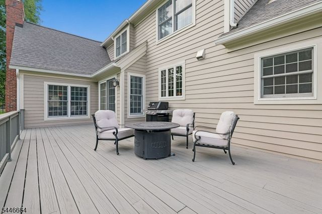 4 Hawkes Ct, Bridgewater Twp., NJ 08807