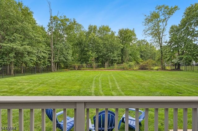 4 Hawkes Ct, Bridgewater Twp., NJ 08807