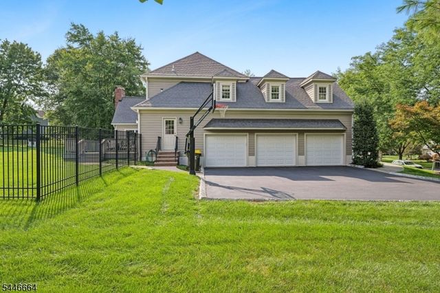 4 Hawkes Ct, Bridgewater Twp., NJ 08807