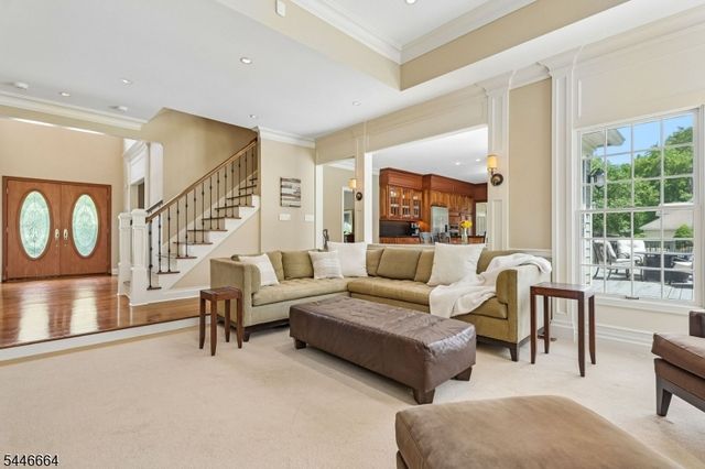 4 Hawkes Ct, Bridgewater Twp., NJ 08807