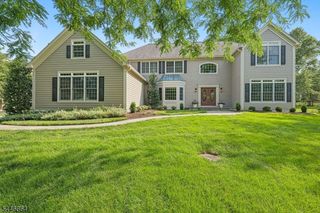 4 Hawkes Ct, Bridgewater Twp., NJ 08807