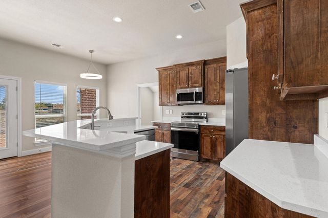 899 W Cardinal Street, Ector, TX 75439