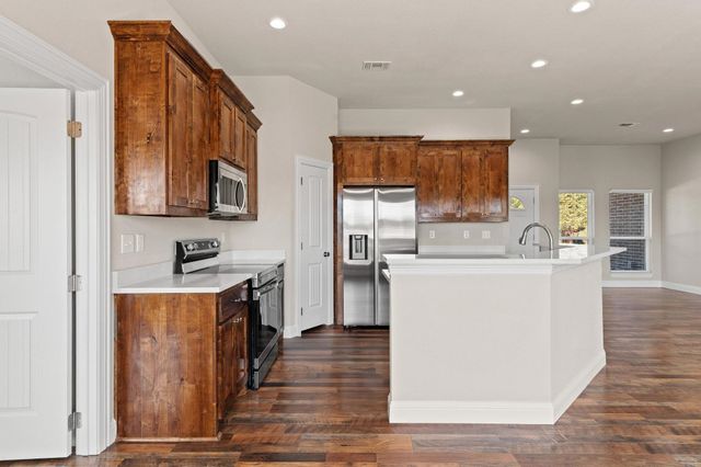 899 W Cardinal Street, Ector, TX 75439