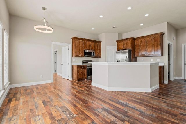 899 W Cardinal Street, Ector, TX 75439