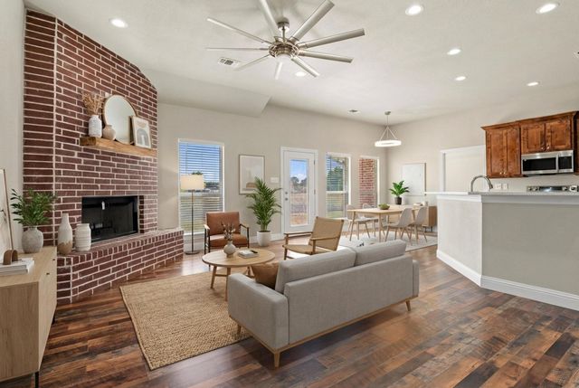 899 W Cardinal Street, Ector, TX 75439