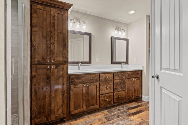 899 W Cardinal Street, Ector, TX 75439