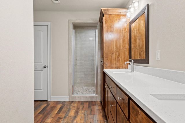 899 W Cardinal Street, Ector, TX 75439