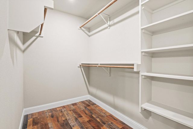 899 W Cardinal Street, Ector, TX 75439