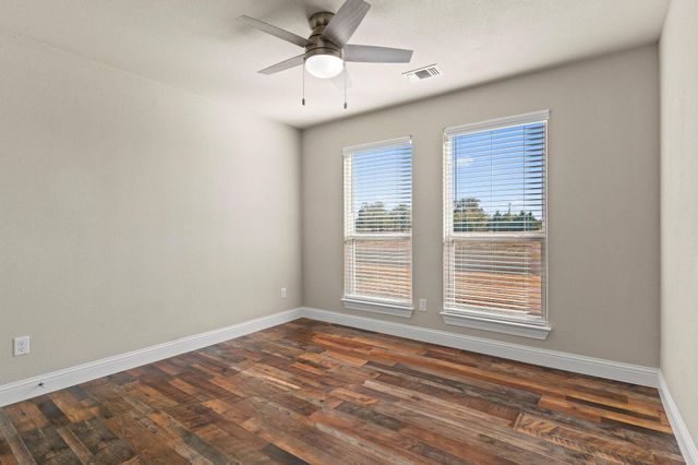 899 W Cardinal Street, Ector, TX 75439