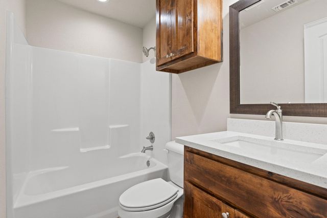 899 W Cardinal Street, Ector, TX 75439