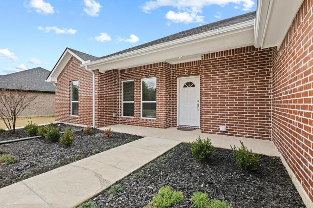 899 W Cardinal Street, Ector, TX 75439