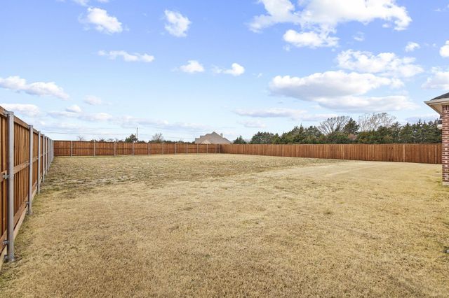 899 W Cardinal Street, Ector, TX 75439