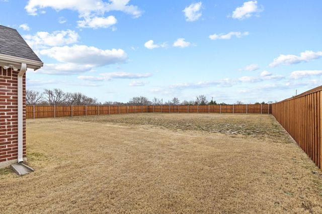 899 W Cardinal Street, Ector, TX 75439