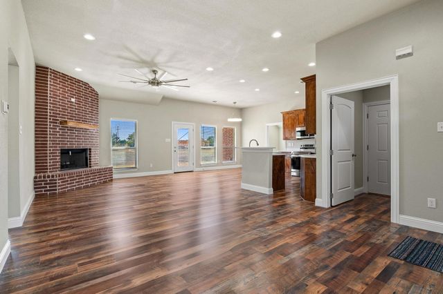 899 W Cardinal Street, Ector, TX 75439