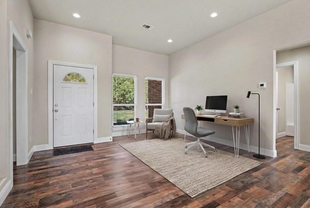 899 W Cardinal Street, Ector, TX 75439