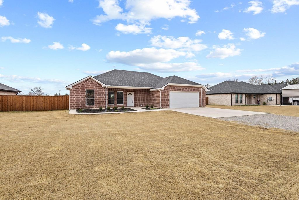 899 W Cardinal Street, Ector, TX 75439