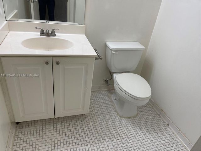 19390 Collins Avenue 122, Sunny Isles Beach, FL 33160