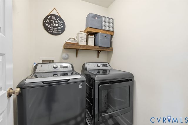 6932 Desert Candle Dr, Moseley, VA 23120