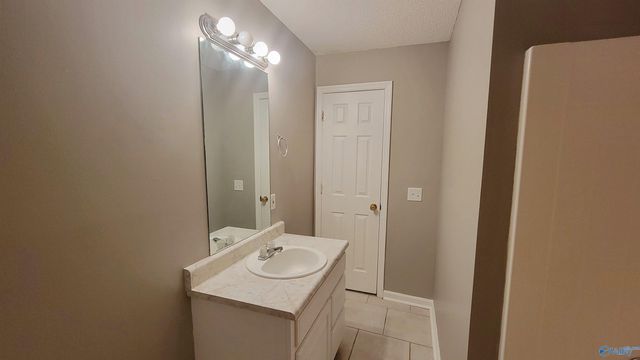 6010 Ellington Road NW, Huntsville, AL 35810