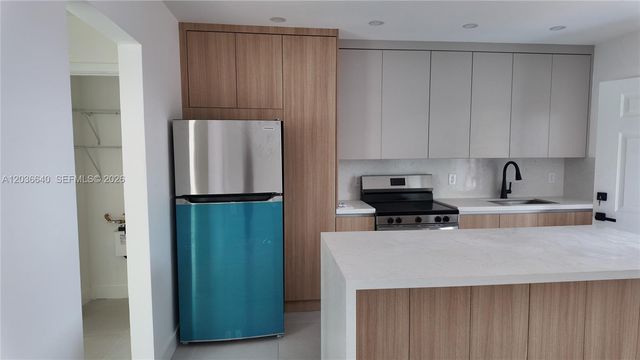 550 SW 10th St 7, Miami, FL 33130