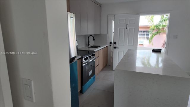550 SW 10th St 7, Miami, FL 33130