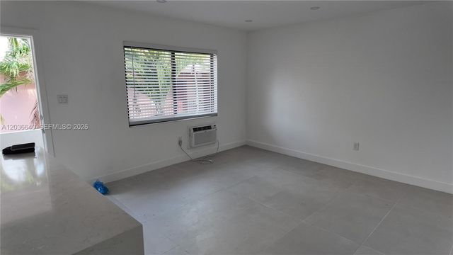 550 SW 10th St 7, Miami, FL 33130