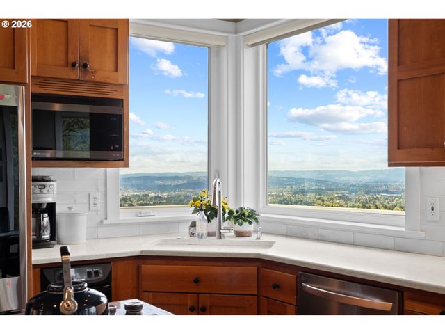 3010 Nw CHAPIN Dr, Portland, OR 97229