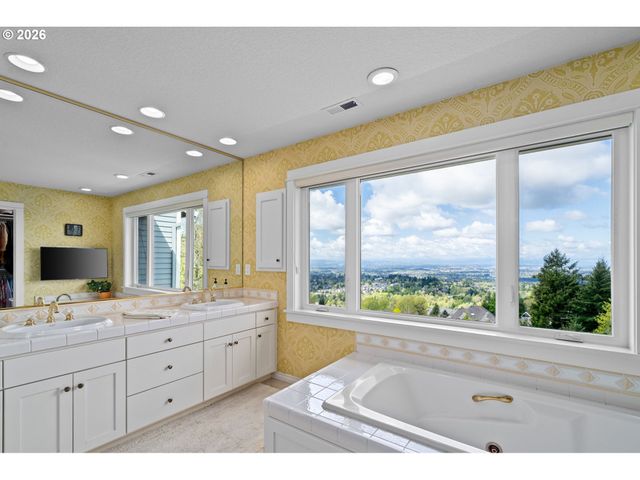 3010 Nw CHAPIN Dr, Portland, OR 97229