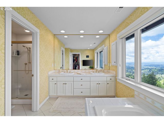 3010 Nw CHAPIN Dr, Portland, OR 97229