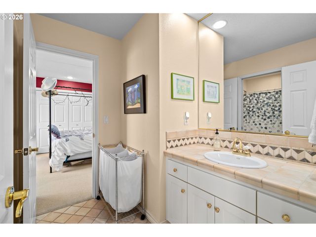 3010 Nw CHAPIN Dr, Portland, OR 97229