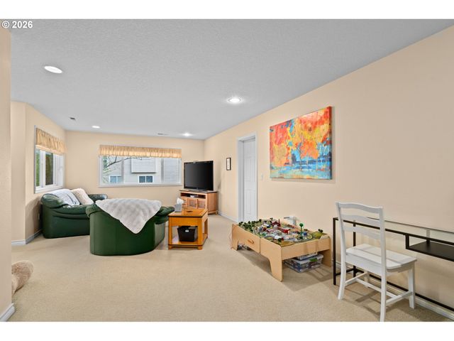 3010 Nw CHAPIN Dr, Portland, OR 97229