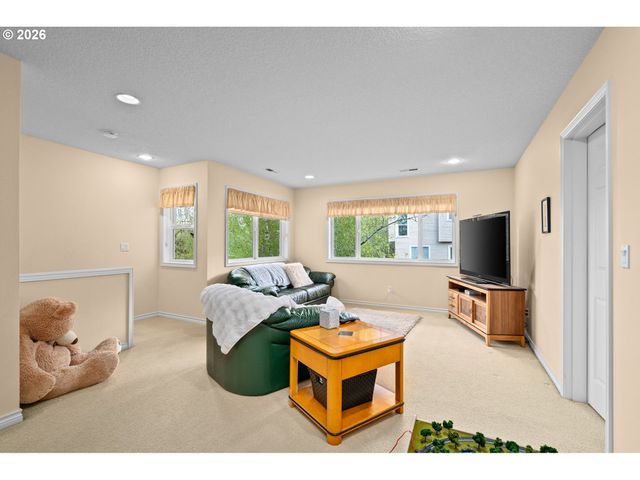 3010 Nw CHAPIN Dr, Portland, OR 97229