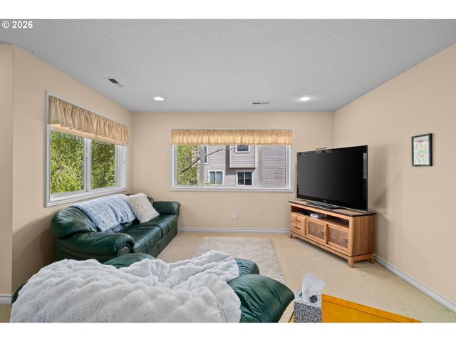 3010 Nw CHAPIN Dr, Portland, OR 97229